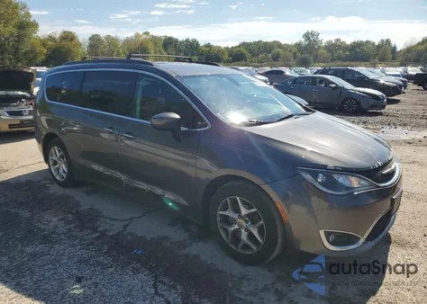 2017 Chrysler Pacifica Touring L z USA, uszkodzony, nr VIN 2C4RC1BG2HR811234